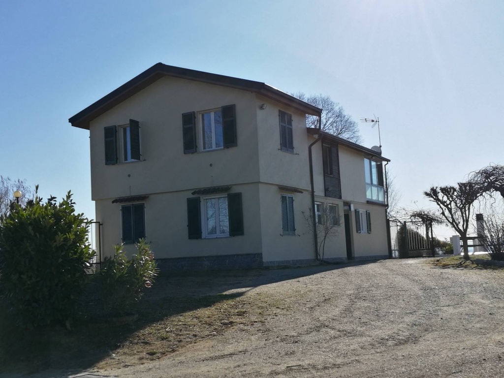 Casa indipendente in Strada franchini, Fubine Monferrato, 9 locali