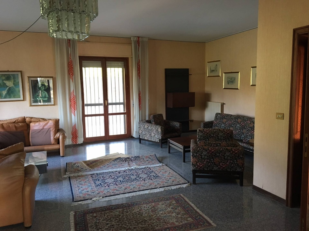 Villa singola in Via Solferino, Catanzaro, 11 locali, 4 bagni, 550 m²