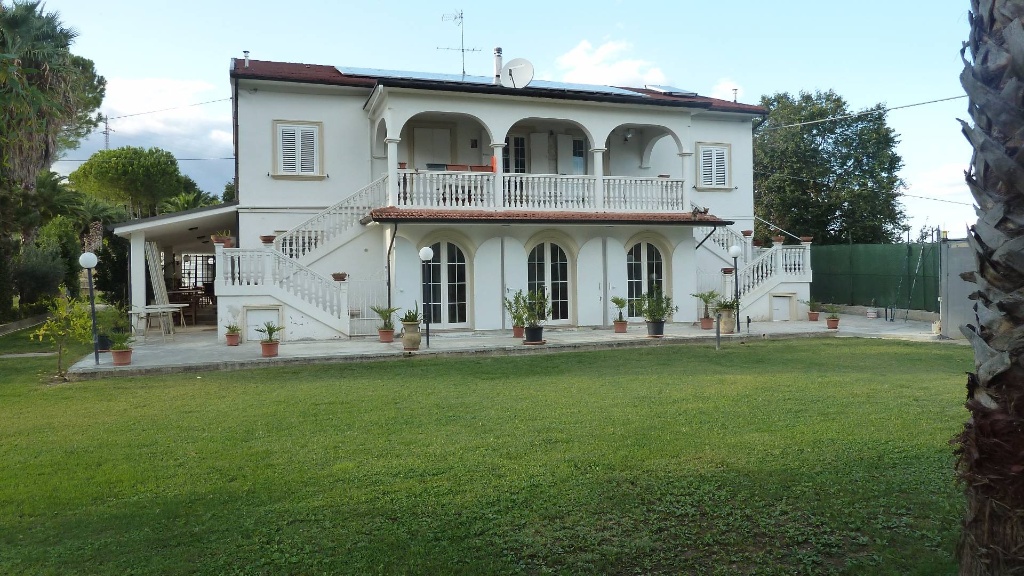 Villa singola a Monteprandone, 16 locali, 9 bagni, giardino privato