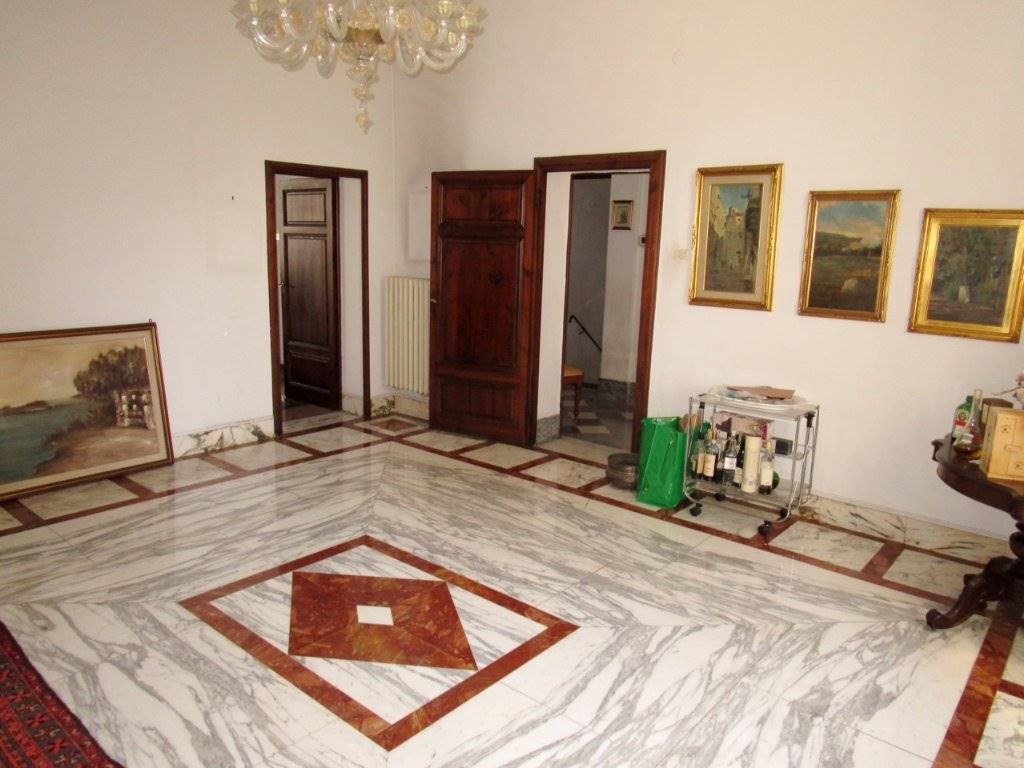 Villa a Pisa, 16 locali, 3 bagni, giardino privato, 580 m² in vendita