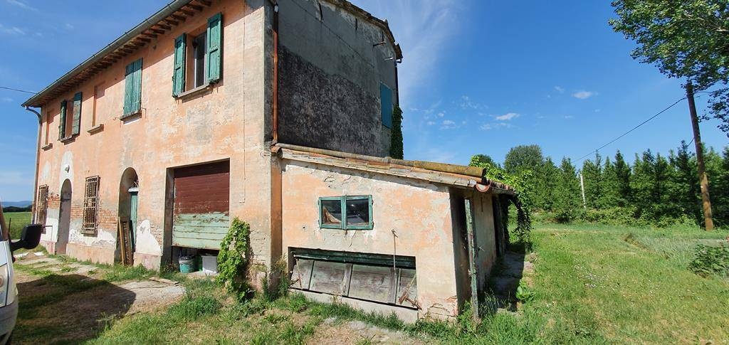 Casa colonica a Forlì, 8 locali, 350 m², classe energetica G