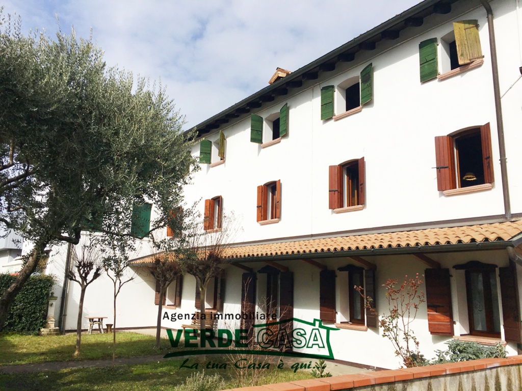 Villa a schiera a Caerano di San Marco, 10 locali, 2 bagni, 350 m²