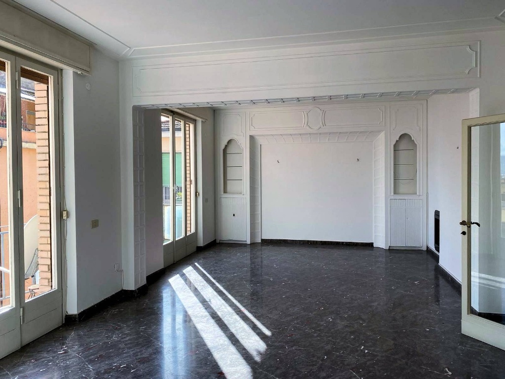 Appartamento a Pistoia, 5 locali, 2 bagni, 150 m², 4° piano, ascensore