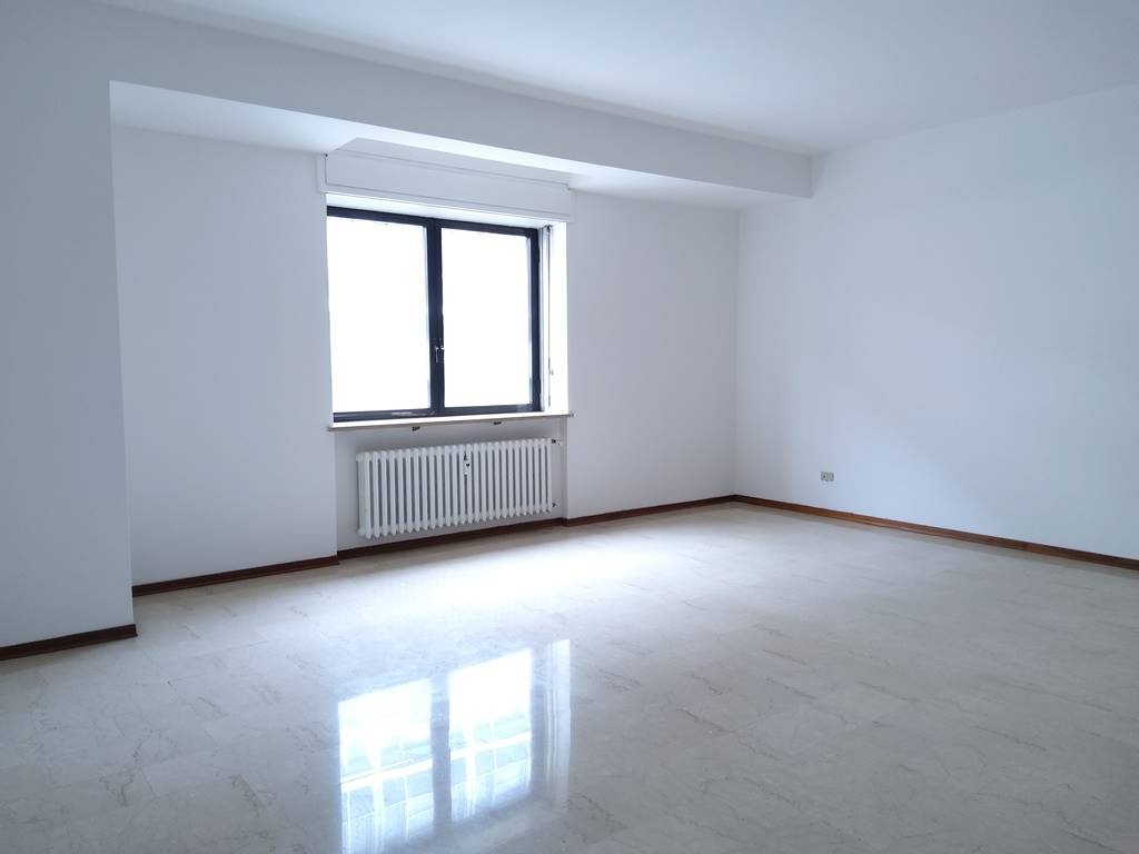 Appartamento a Parma, 5 locali, 2 bagni, 179 m², 2° piano, ascensore