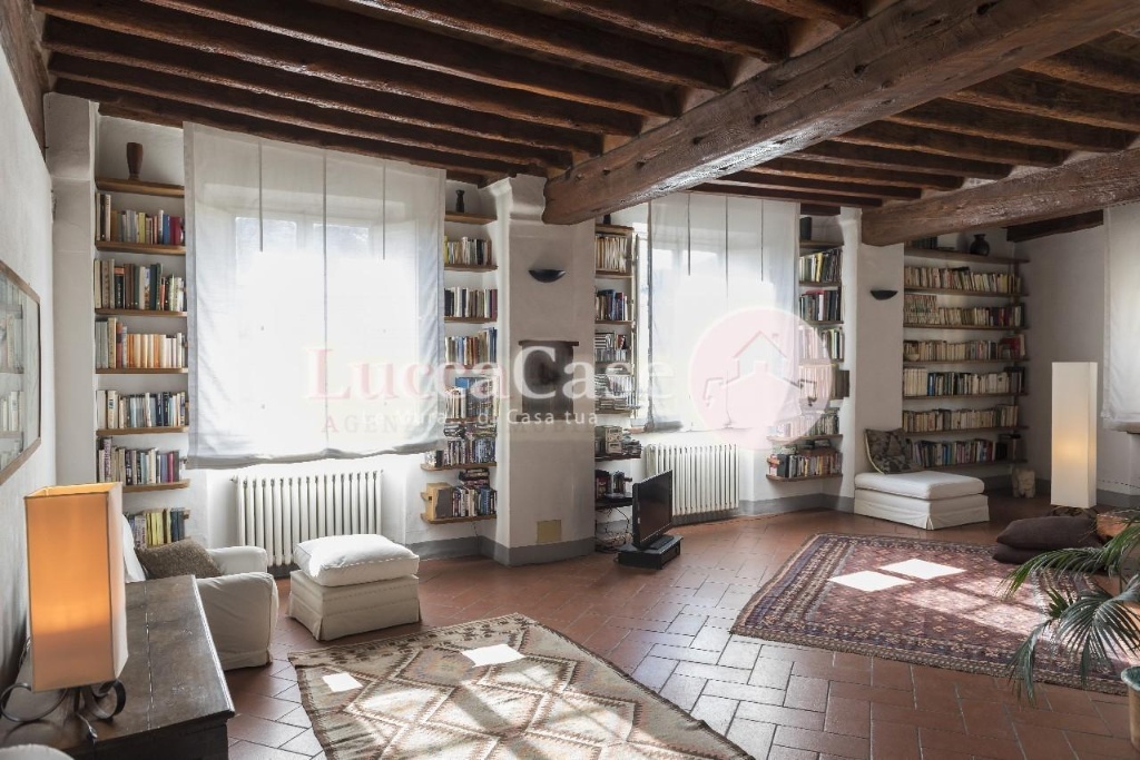 Appartamento a Lucca, 6 locali, 2 bagni, 220 m², 3° piano in vendita