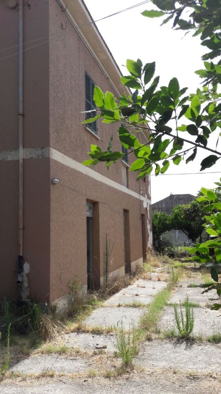 Villa singola a Ortona, 1 bagno, posto auto, 180 m², da ristrutturare