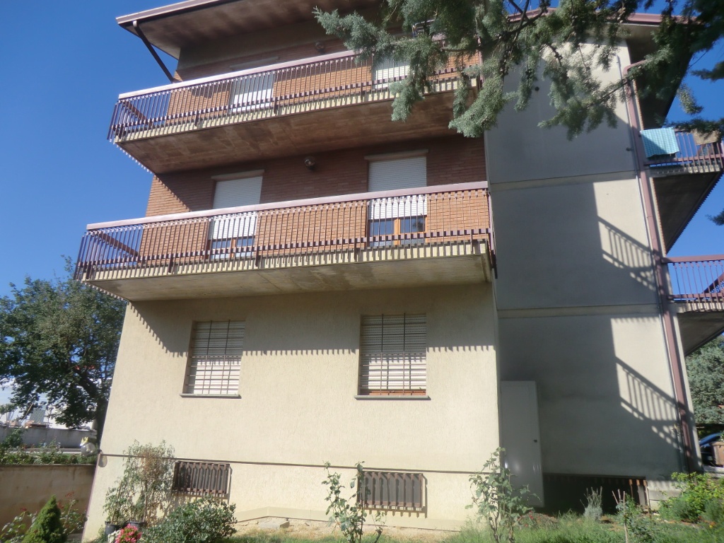 Appartamento a Massa Martana, 8 locali, 2 bagni, garage, 150 m²