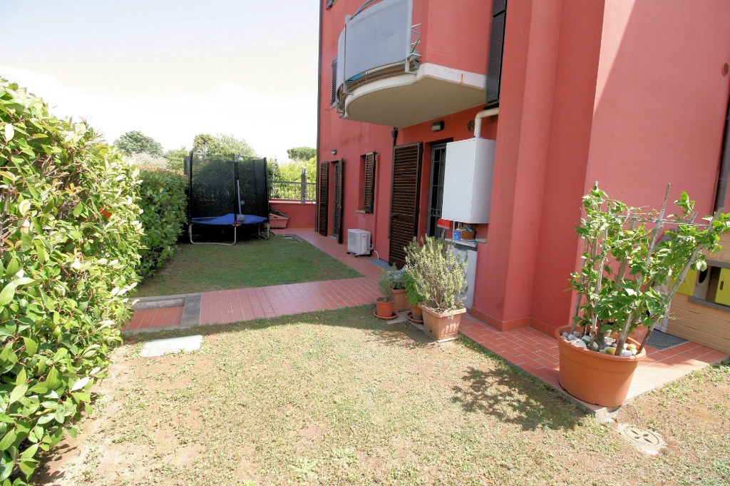 Appartamento a Buggiano, 5 locali, 2 bagni, giardino privato, con box