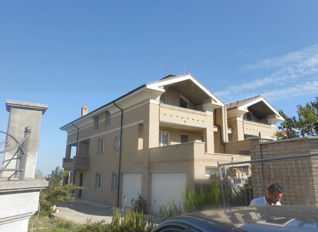 Villa in Strada Colle San Donato, Pescara, 10 locali, 5 bagni, 300 m²