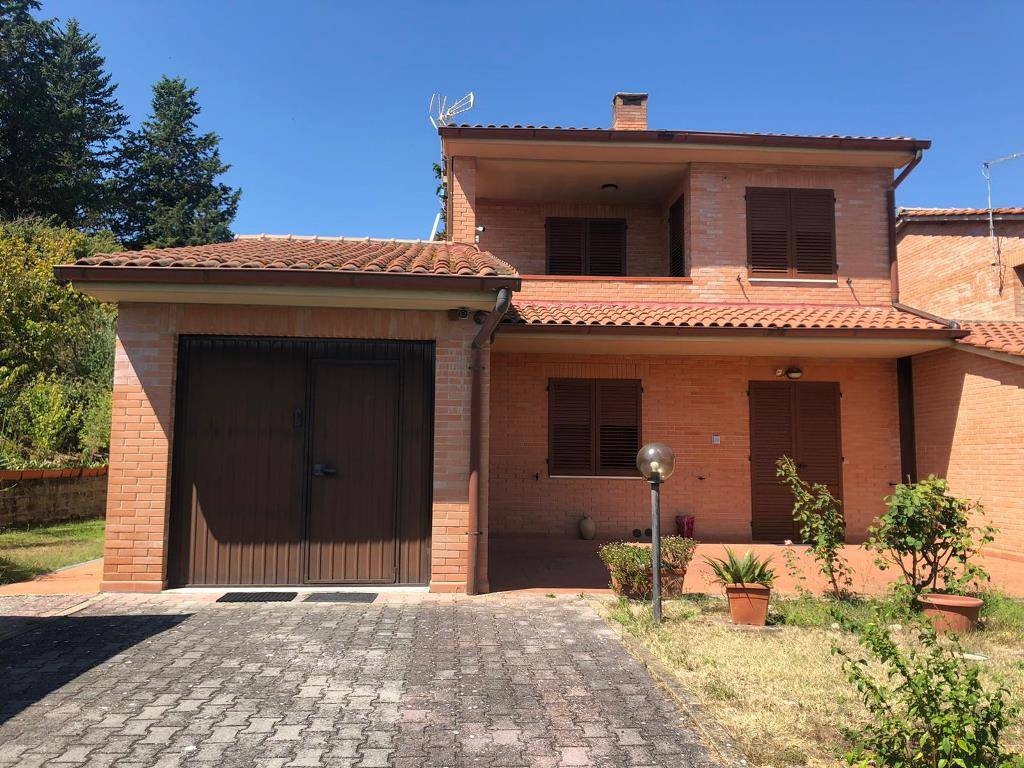 Appartamento bifamiliare a Castelnuovo Berardenga, 6 locali, 2 bagni