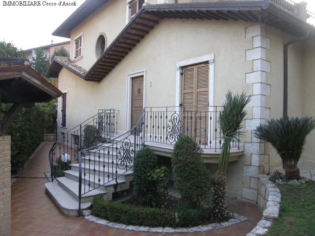 Villa singola a Folignano, 14 locali, 5 bagni, giardino privato