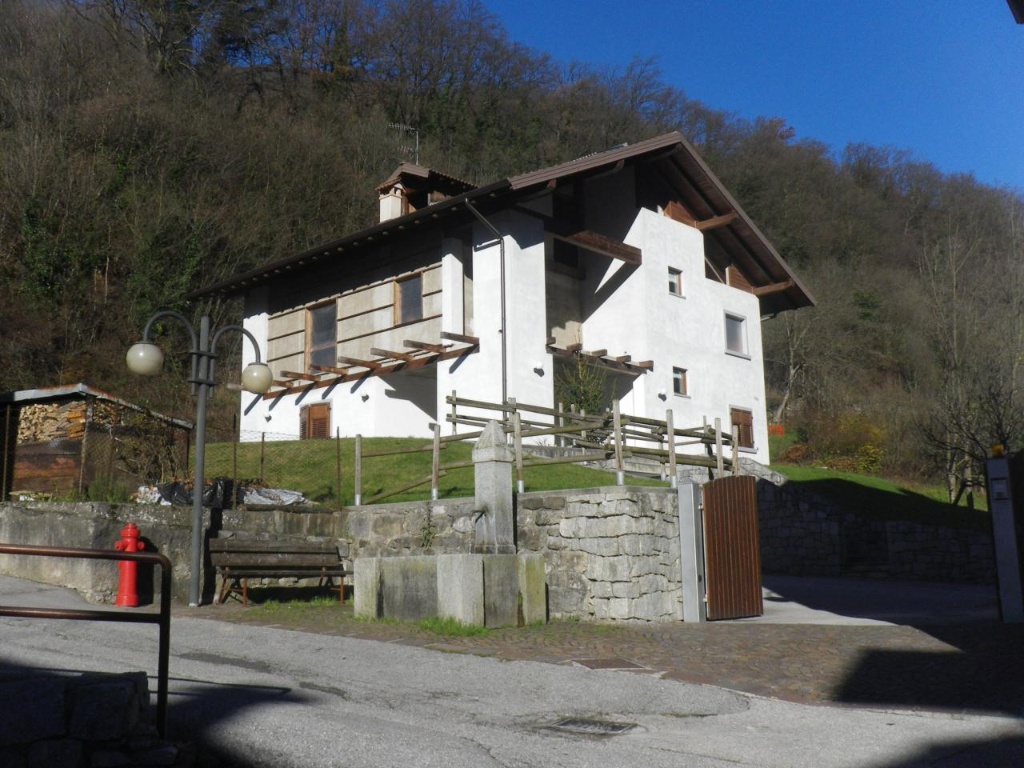 Casa indipendente a Pieve di Bono-Prezzo, 15 locali, 3 bagni, con box