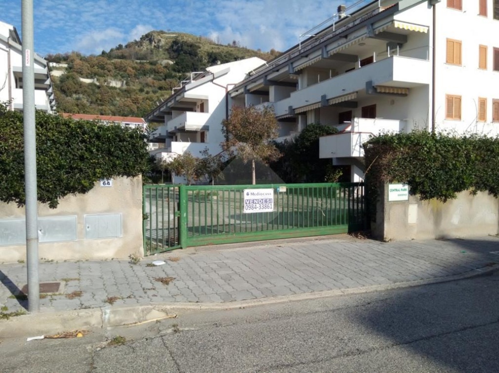 Quadrilocale in Viale Aldo Moro, Guardia Piemontese, 2 bagni, arredato