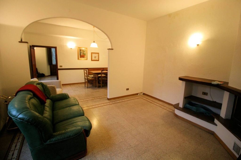 Casa indipendente a San Marcello Piteglio, 8 locali, 2 bagni, con box