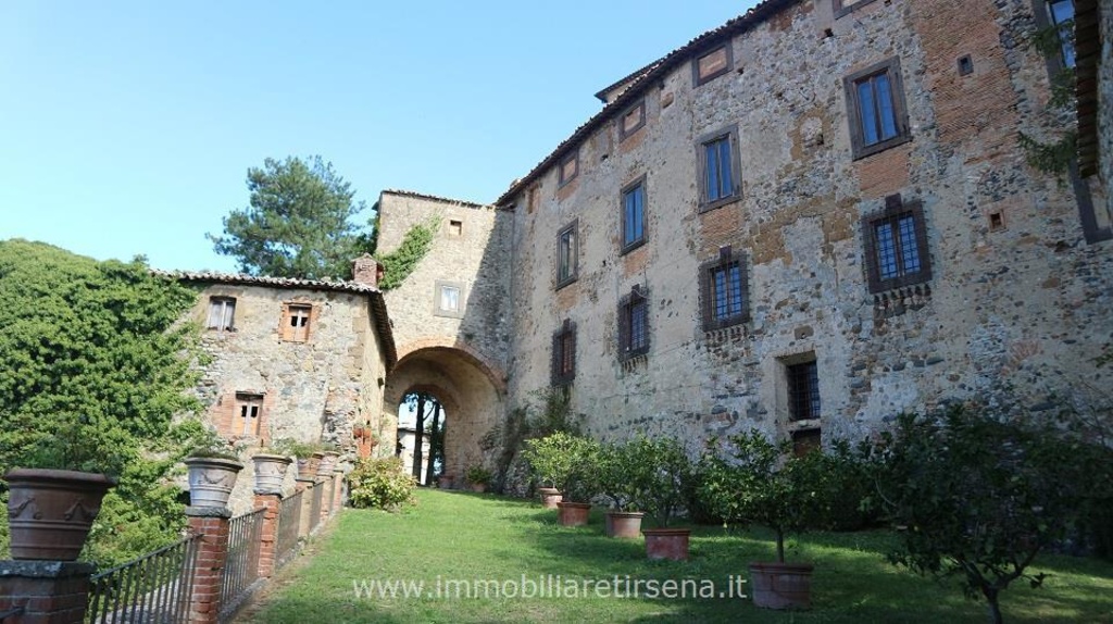 Casale a Orvieto, 20 locali, 1500 m², da ristrutturare in vendita