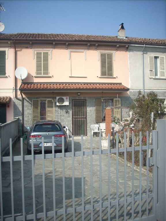 Casa semindipendente in Via Pietro Bianchi, Stradella, 4 locali