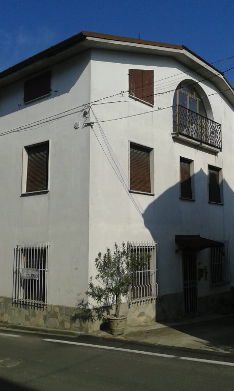 Casa indipendente a San Damiano al Colle, 7 locali, 1 bagno, 250 m²