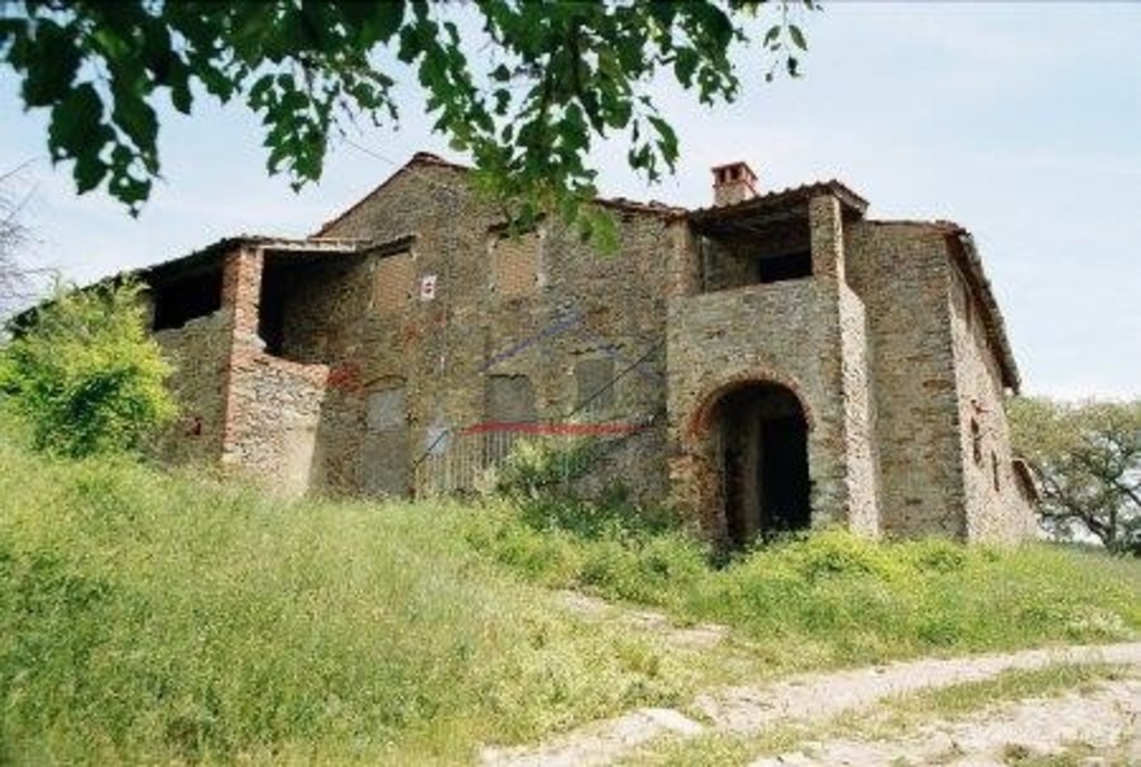 Rustico ad Arezzo, 10 locali, giardino privato, arredato, 350 m²