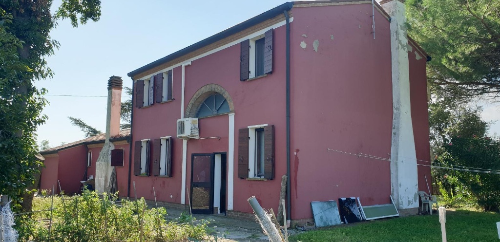 Casa indipendente a Chioggia, 9 locali, 3 bagni, con box, 190 m²