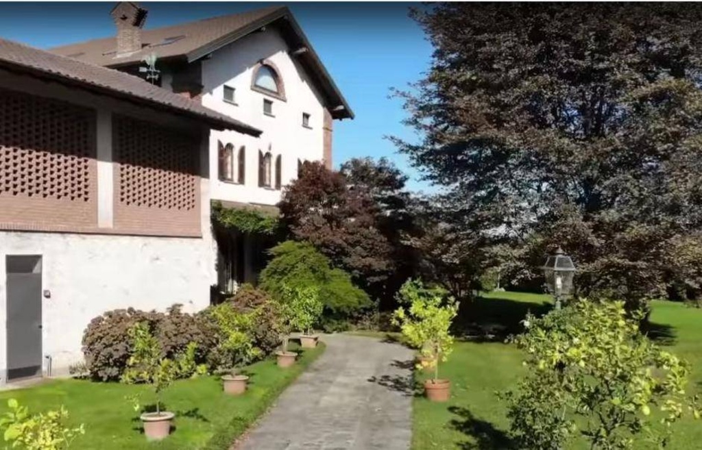 Villa singola in Via roma, Bernate Ticino, 5 locali, 3 bagni, con box
