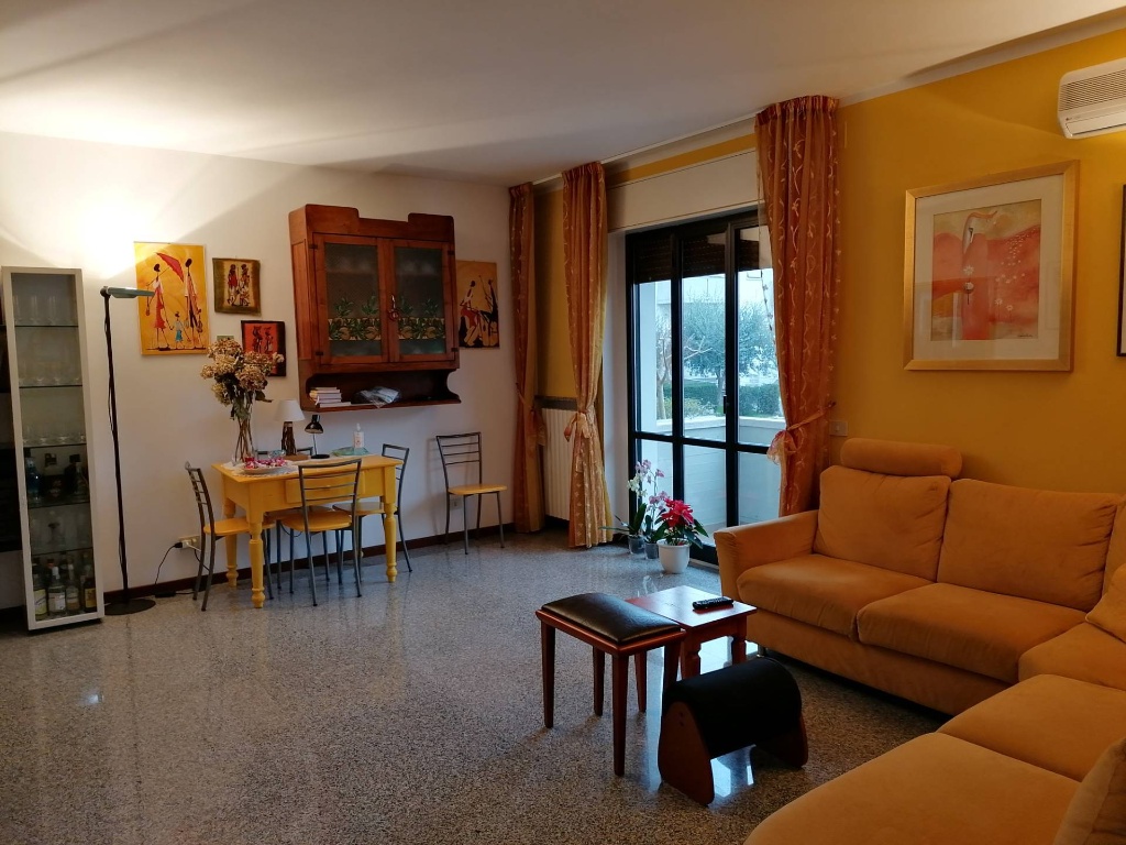 Villa a schiera in Bellocchi, Fano, 4 locali, 3 bagni, con box, 185 m²