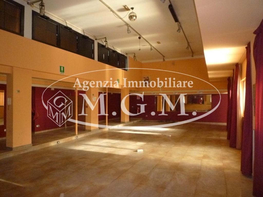 locale commerciale in affitto a Castelfranco di Sotto in zona Villa Campanile