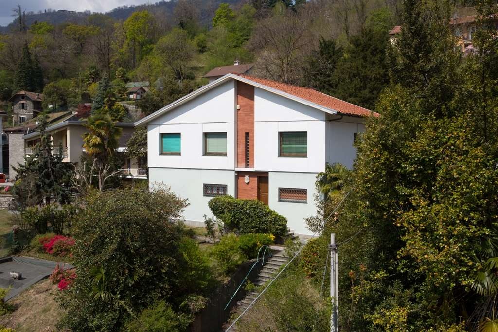 Villa in Via Comoli 72, Omegna, 10 locali, 3 bagni, giardino privato
