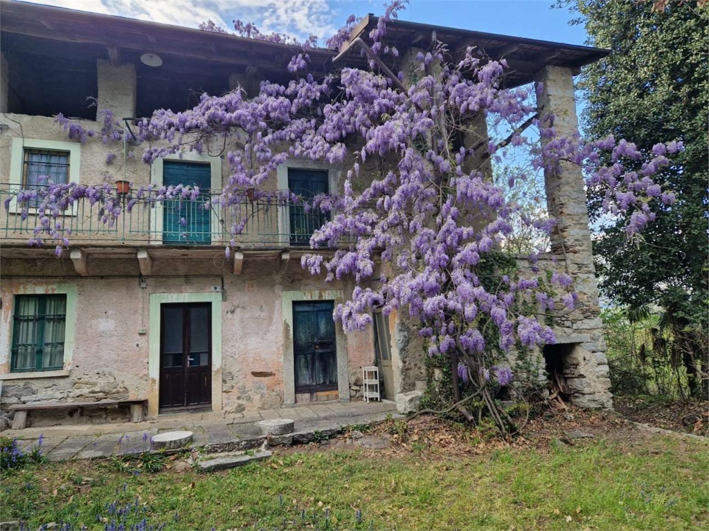 Casa indipendente in Via Colma, San Maurizio d'Opaglio, 9 locali