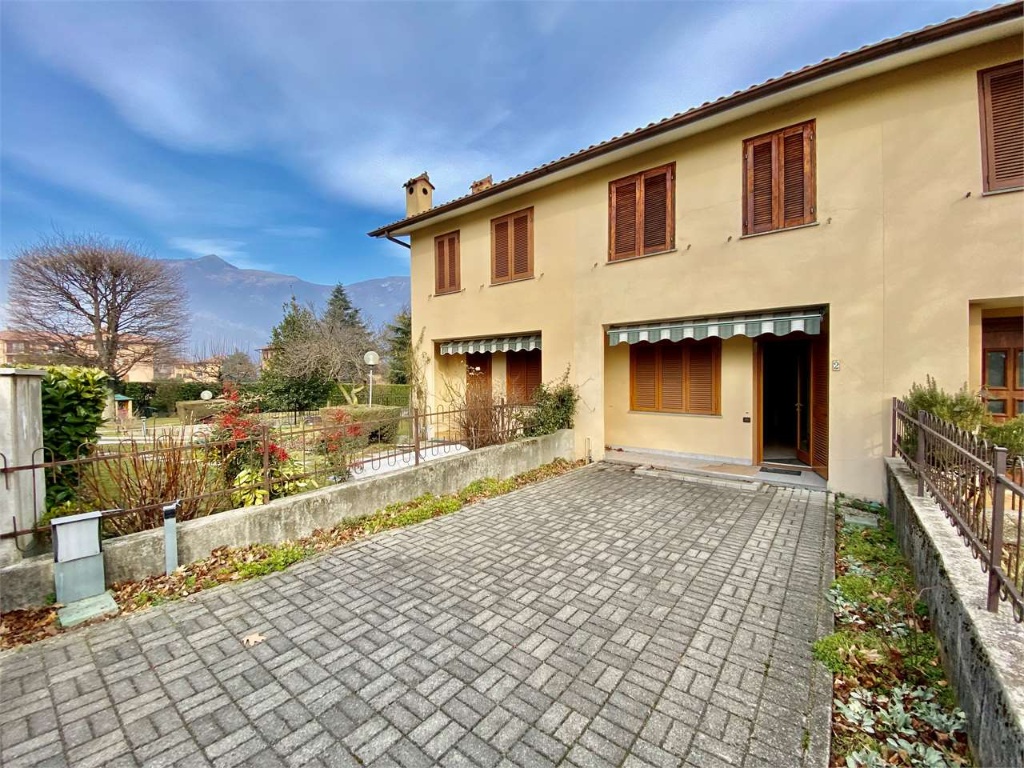 Villa a schiera in Via Giuseppe Parini, Annone di Brianza, 4 locali