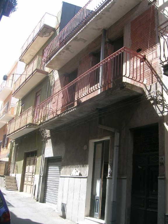 Palazzo a Biancavilla, 10 locali, 3 bagni, garage, 300 m² in vendita