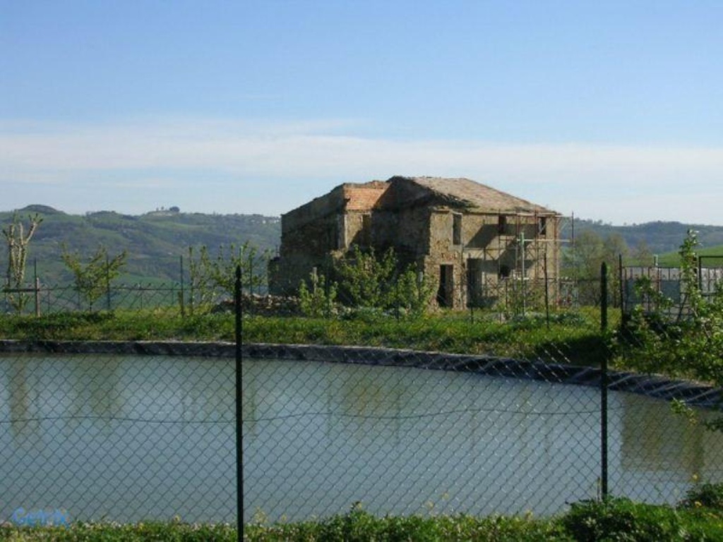 Rustico a Montecalvo in Foglia, 6 locali, con box, 480 m² in vendita