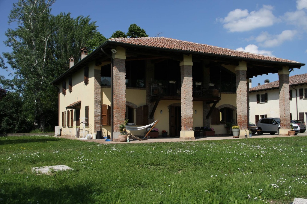 Casa indipendente in Via Bondanello, Castel Maggiore, 12 locali