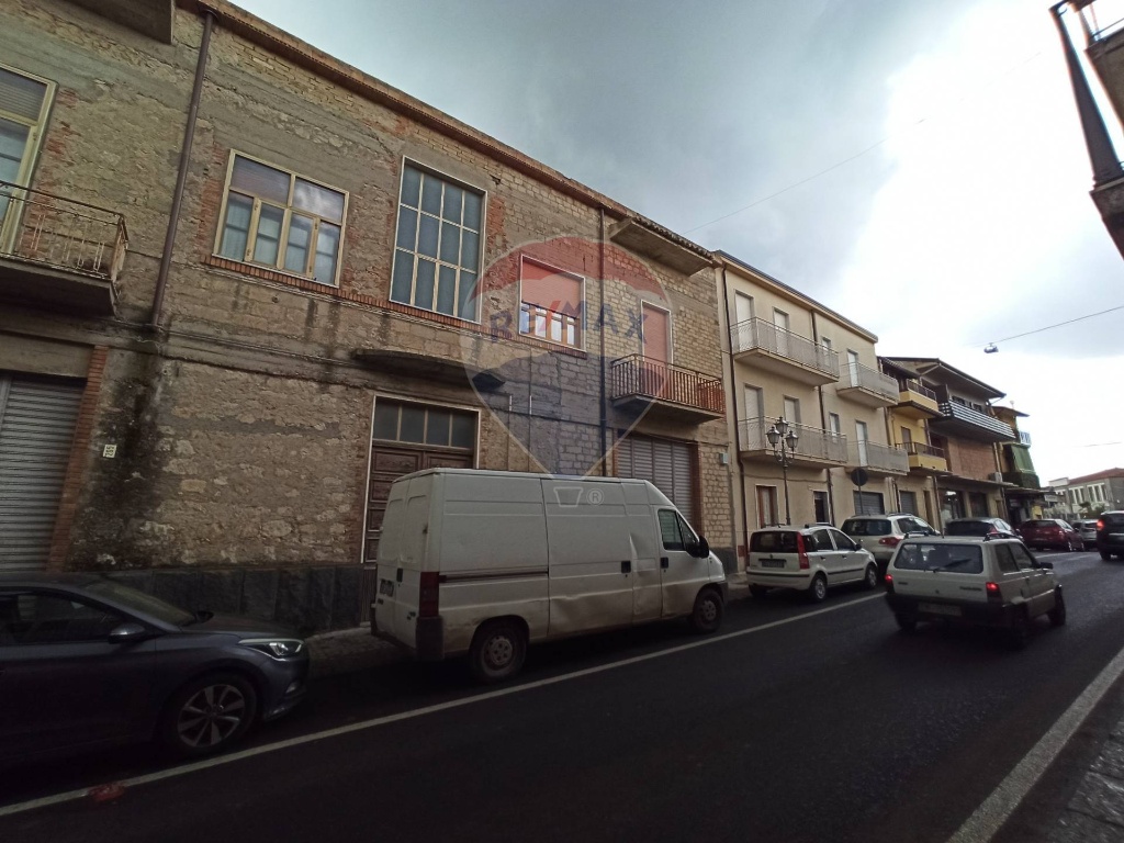 Casa indipendente in Corso Vittorio Emanuele, Nissoria, 10 locali
