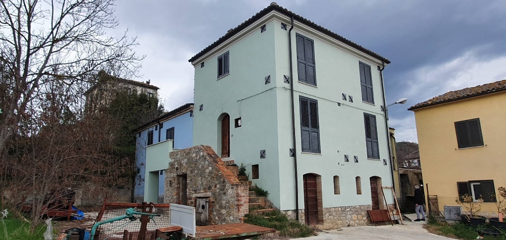 Casa indipendente in Piane di Collevecchio, Montorio al Vomano, 200 m²