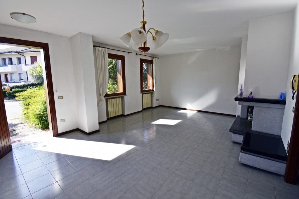 Villa a schiera ad Arzignano, 4 locali, 182 m², ottimo stato
