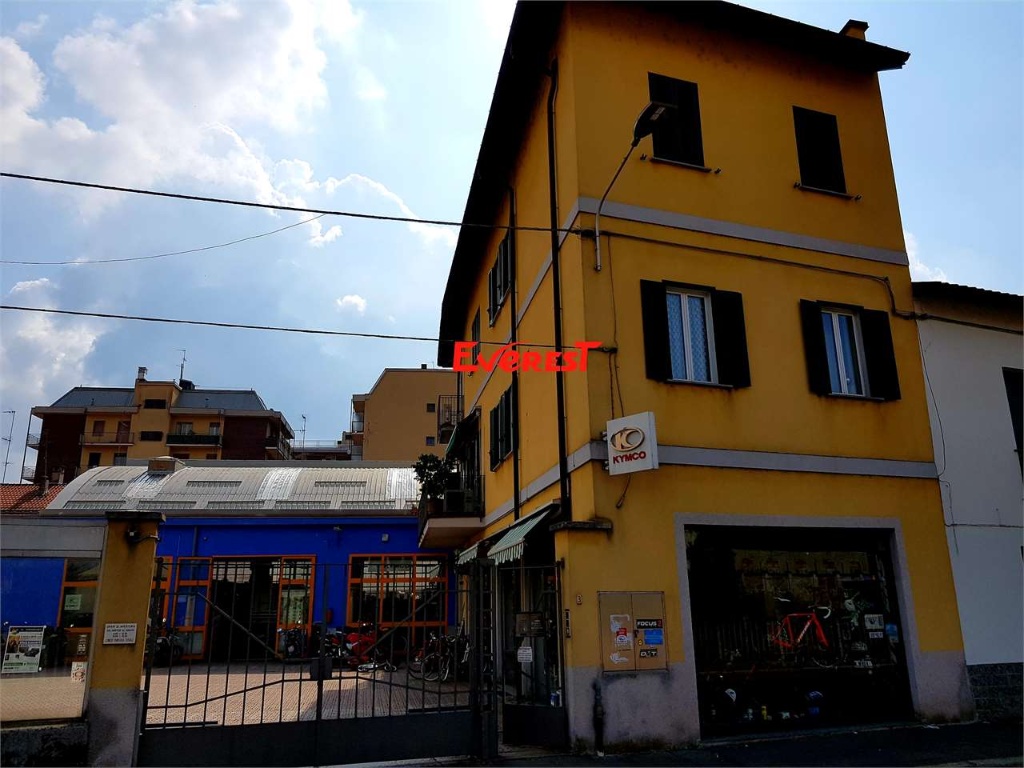 Casa indipendente in Via Luigi Pomini, Castellanza, 8 locali, 5 bagni