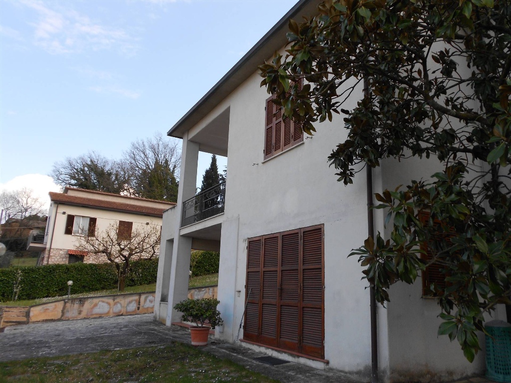 Casa indipendente a Castel Ritaldi, 9 locali, 4 bagni, 320 m²