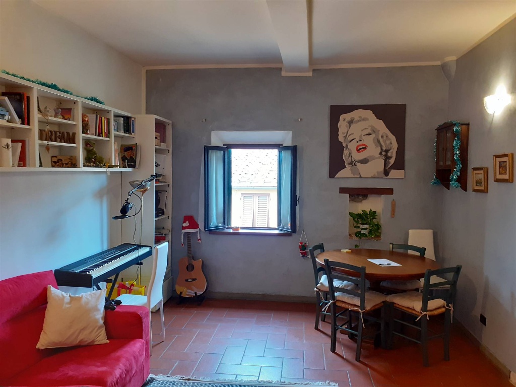 Trilocale a Firenze, 1 bagno, arredato, 60 m², 2° piano in vendita