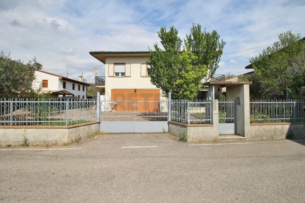 Villa singola in Contrà Dante 2, Gambellara, 10 locali, 2 bagni