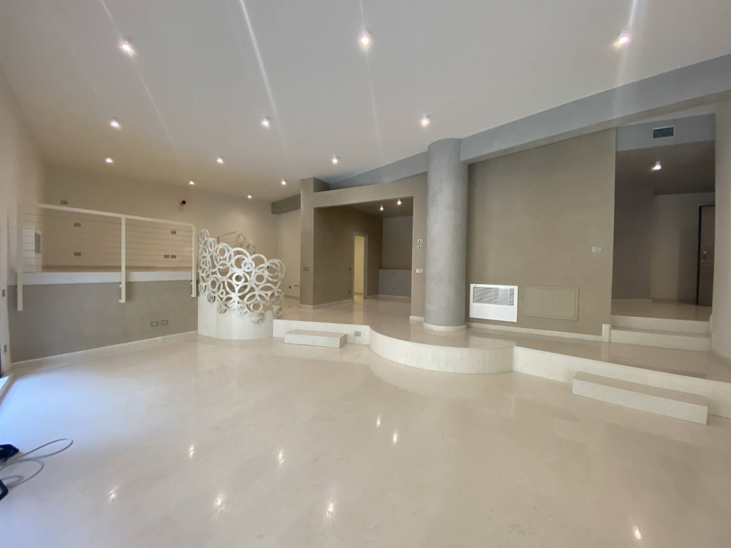Bilocale a Mantova, 1 bagno, 125 m², 1° piano, ascensore in vendita