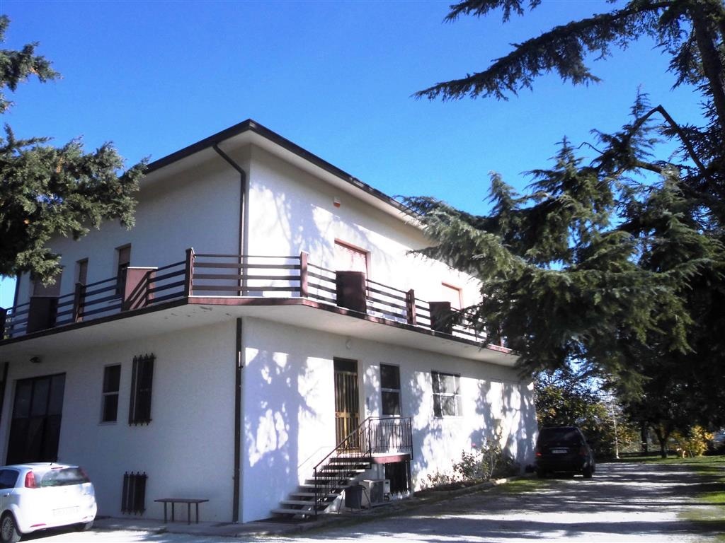 Villa a Monte San Vito, 10 locali, 4 bagni, giardino privato, 800 m²