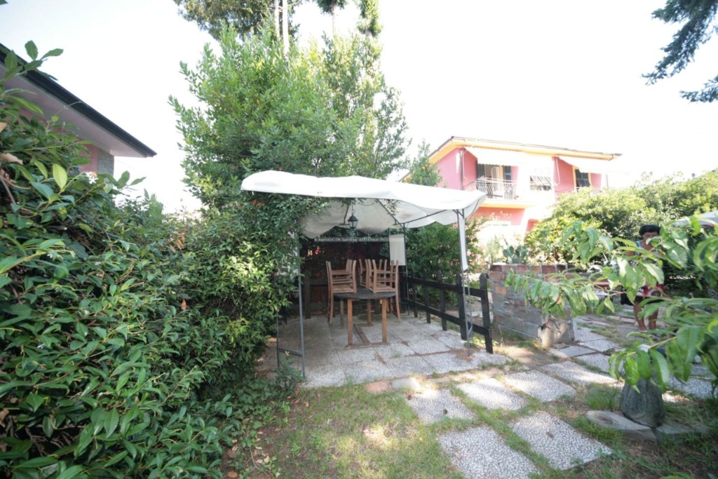 Casa semindipendente a Sarzana, 5 locali, 2 bagni, giardino privato