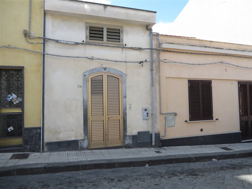 Casa indipendente a Santa Venerina, 3 locali, 2 bagni, 90 m²