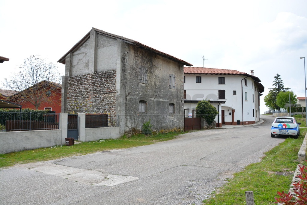 Rustico in Via Stretta 3, Premariacco, 2 locali, giardino privato