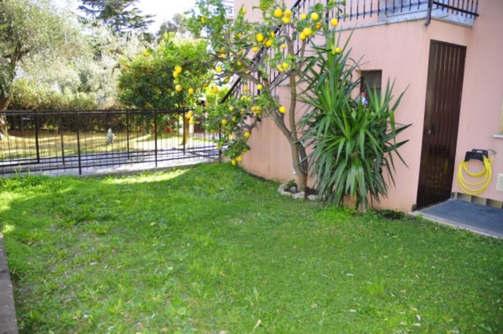 Bilocale in Via Marici, Boissano, 1 bagno, giardino privato, con box