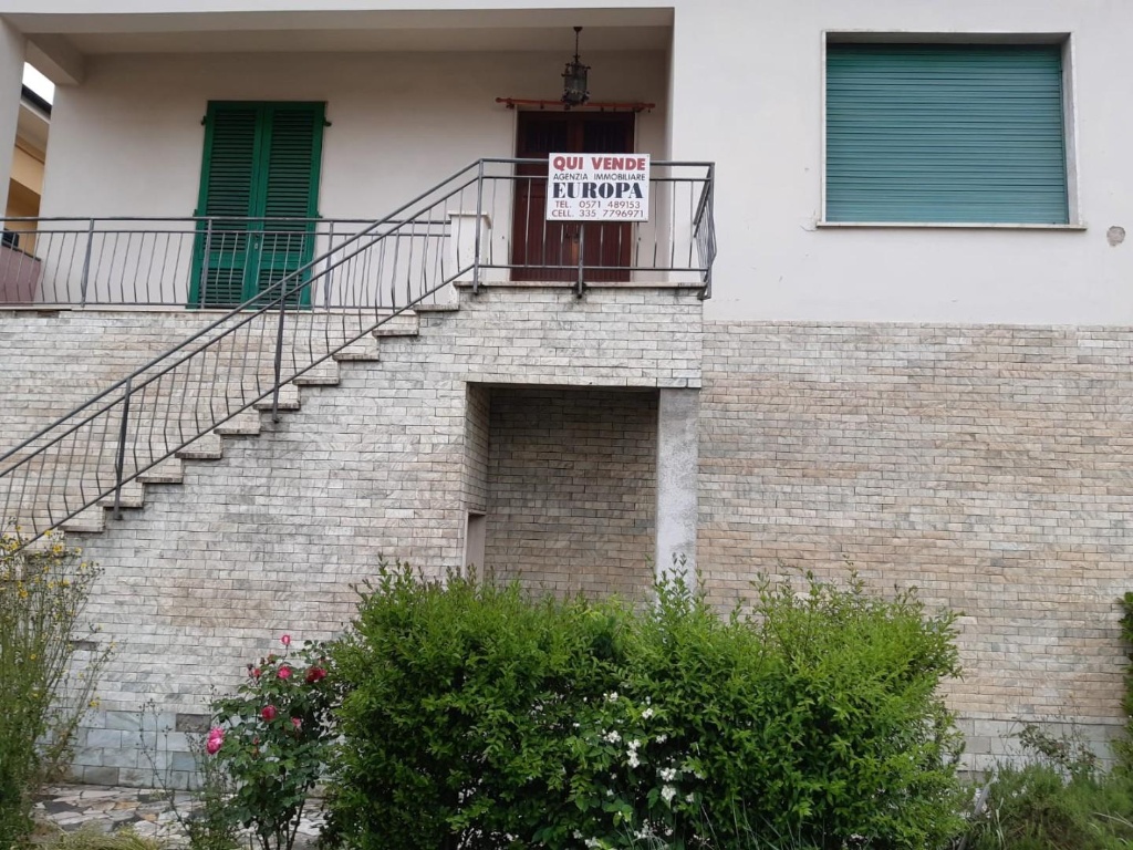 Casa singola a Castelfranco di Sotto, 8 locali, 3 bagni, 360 m²
