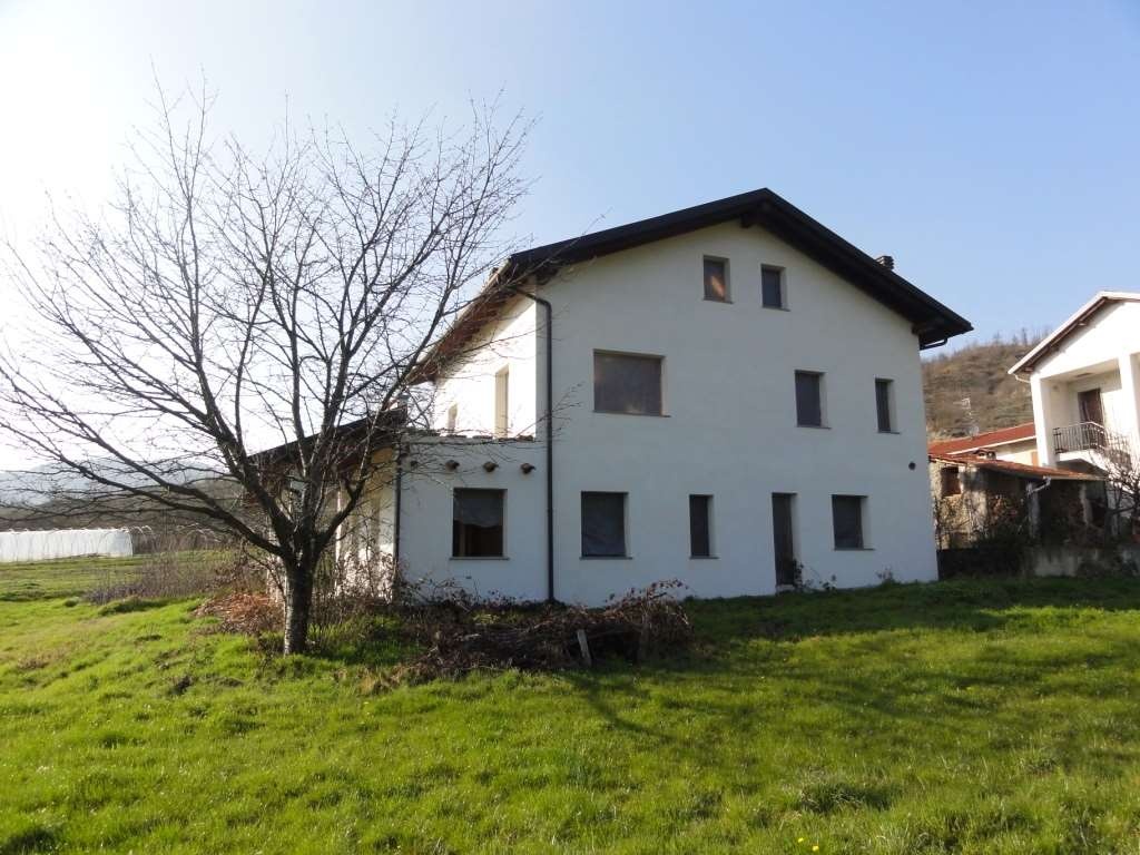 Casa indipendente a Spigno Monferrato, 16 locali, 340 m² in vendita
