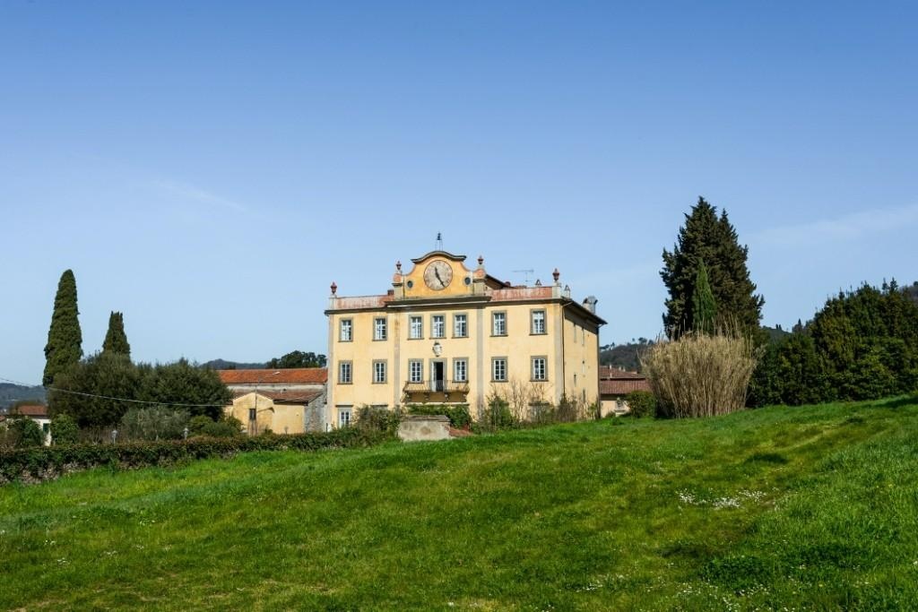 Palazzo storico a Pisa, 20 locali, 4 bagni, giardino privato, 1515 m²