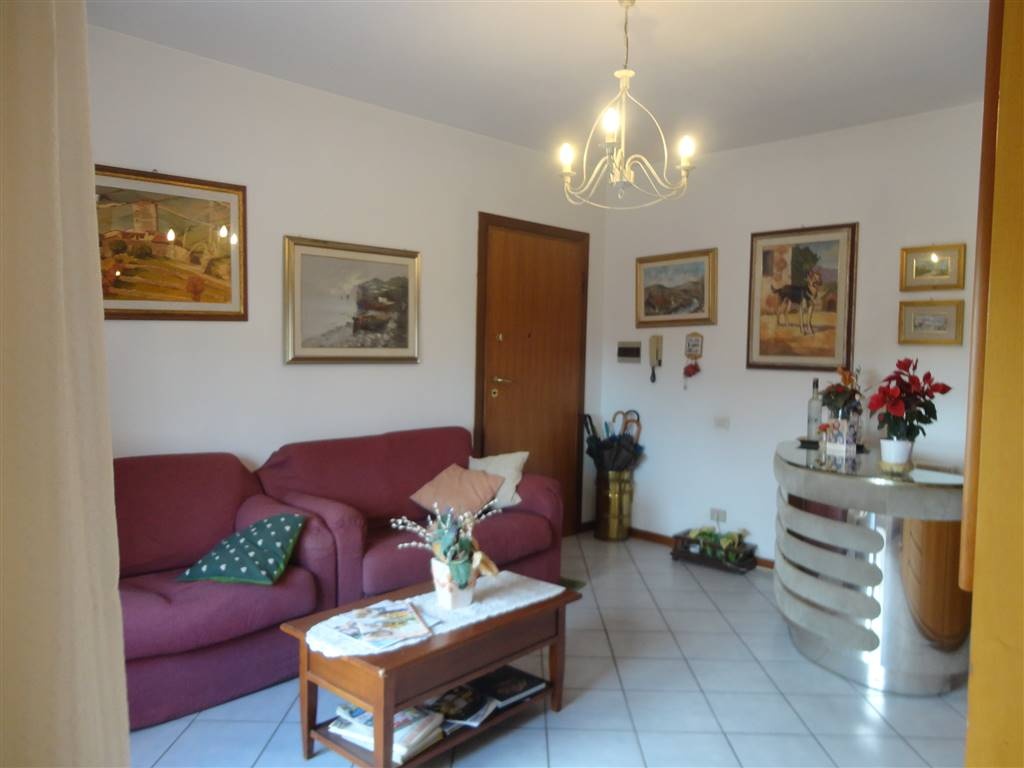 Appartamento a Gambassi Terme, 5 locali, 2 bagni, 107 m², 1° piano