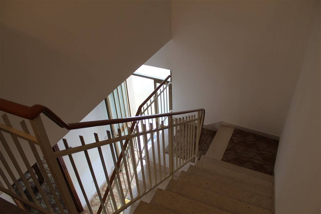 Appartamento a Gambassi Terme, 5 locali, 2 bagni, 122 m², terrazzo